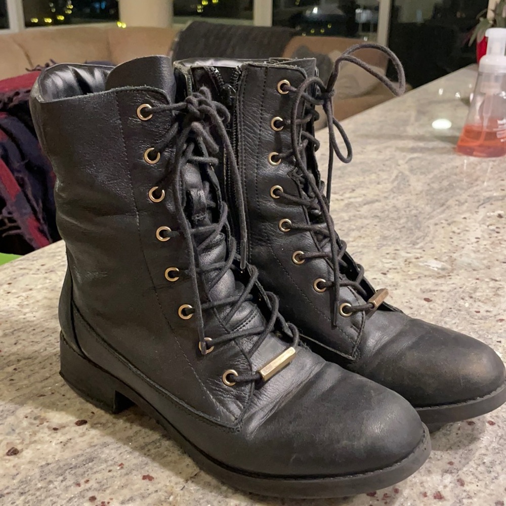 COMBAT BOOTS